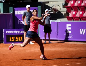 Teliana vai à semi de duplas no WTA de Bastad