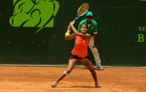 Teliana Pereira é superada por húngara e já pensa nos torneios da França