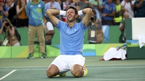 2016 Rio Olympics - Tennis - Semifinal - Men's Singles Semifinals - Olympic Tennis Centre - Rio de Janeiro, Brazil - 13/08/2016. Juan Martin Del Potro (ARG) of Argentina celebrates after winning match against Rafael Nadal (ESP) of Spain. REUTERS/Kevin Lamarque TPX IMAGES OF THE DAY. FOR EDITORIAL USE ONLY. NOT FOR SALE FOR MARKETING OR ADVERTISING CAMPAIGNS.