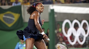 2016 Rio Olympics - Tennis - Preliminary - Women's Singles Third Round - Olympic Tennis Centre - Rio de Janeiro, Brazil - 09/08/2016. Serena Williams (USA) of USA in action against Elina Svitolina (UKR) of Ukraine. REUTERS/Kevin Lamarque FOR EDITORIAL USE ONLY. NOT FOR SALE FOR MARKETING OR ADVERTISING CAMPAIGNS.