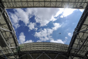 The retractable roof over Arthur Ashe Stadium is opened and closed for the first time at the UST Billie Jean King National Tennis Center in Queens, N.Y., USA on Aug 2, 2016. Photo: Ashley Marshall/USTA