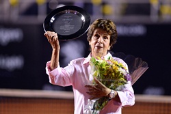 Maria Esther Bueno peq