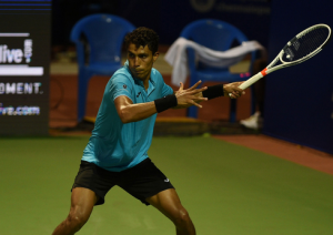 Thiago Monteiro salva match points e avança no quali de Sydney
