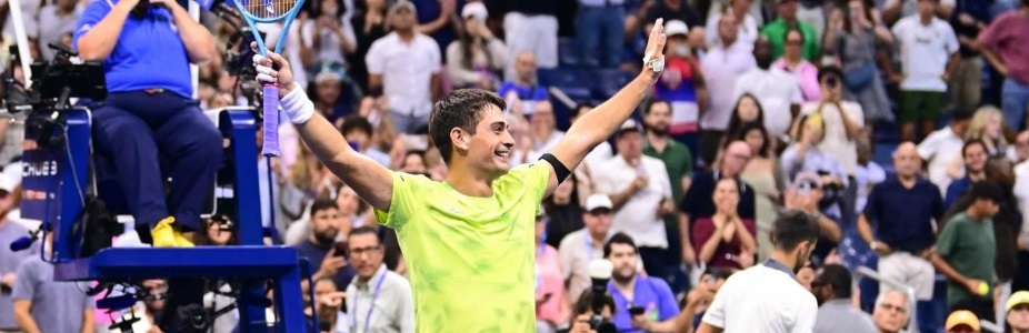 Navone supera Djokovic na estreia do US Open